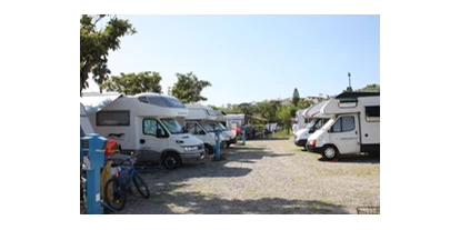 Place de parking pour camping-car - Santa Domenica Vittoria - http://www.holidaysun.it/deu/ - Holiday Sun