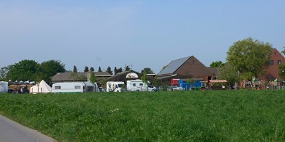 Reisemobilstellplatz - Koningsbosch - Unser gesamter Hof mit Stellplatz, Wohnhaus und Ställen für die Tiere - Wohnmobilstellplatz am Kinderbauernhof