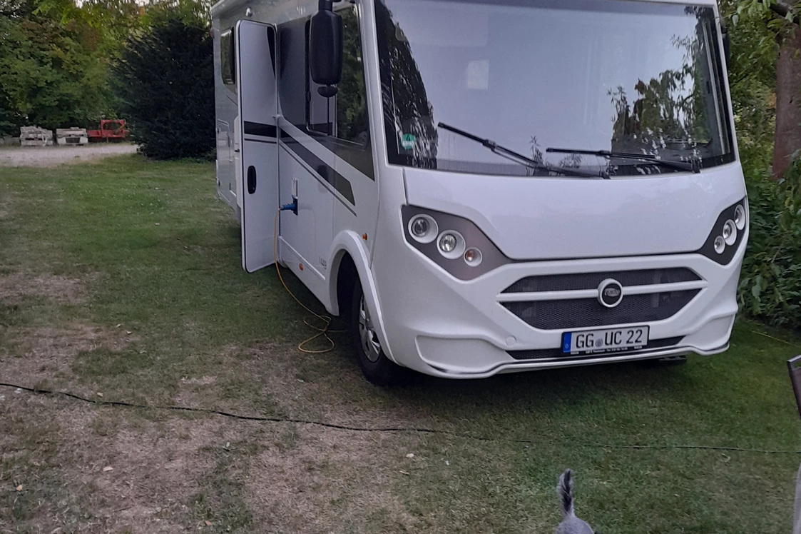 Wohnmobilstellplatz: Ruhig gelegene Stellplätze in idyllischen parkähnlichen Garten des Weinguts - Wohnmobilstellplatz am Weingut Helmut Geil