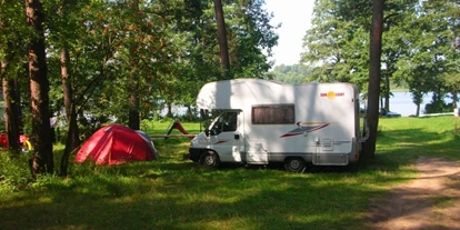 Parkeerplaats voor camper - Olsztyn - Bildquelle: http://www.podsosnamibiwak.republika.pl - Pod Sosnami