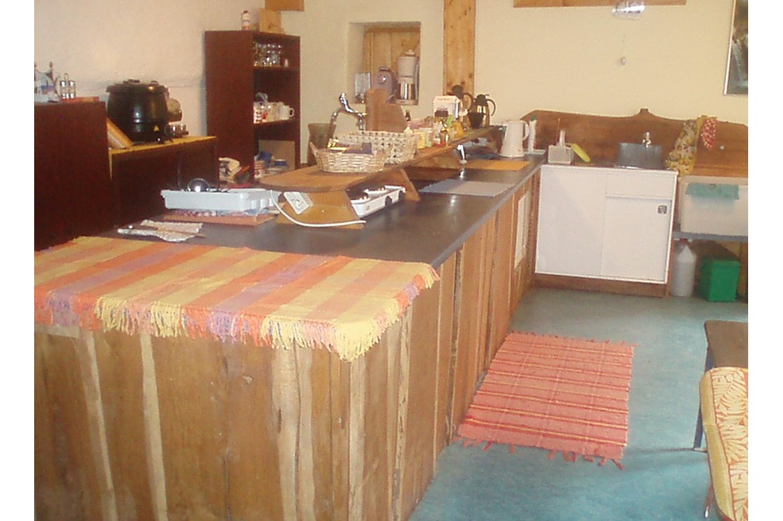 Wohnmobilstellplatz: Küche mit Aufenthaltsraum - Freunde des Moosbacherhofes