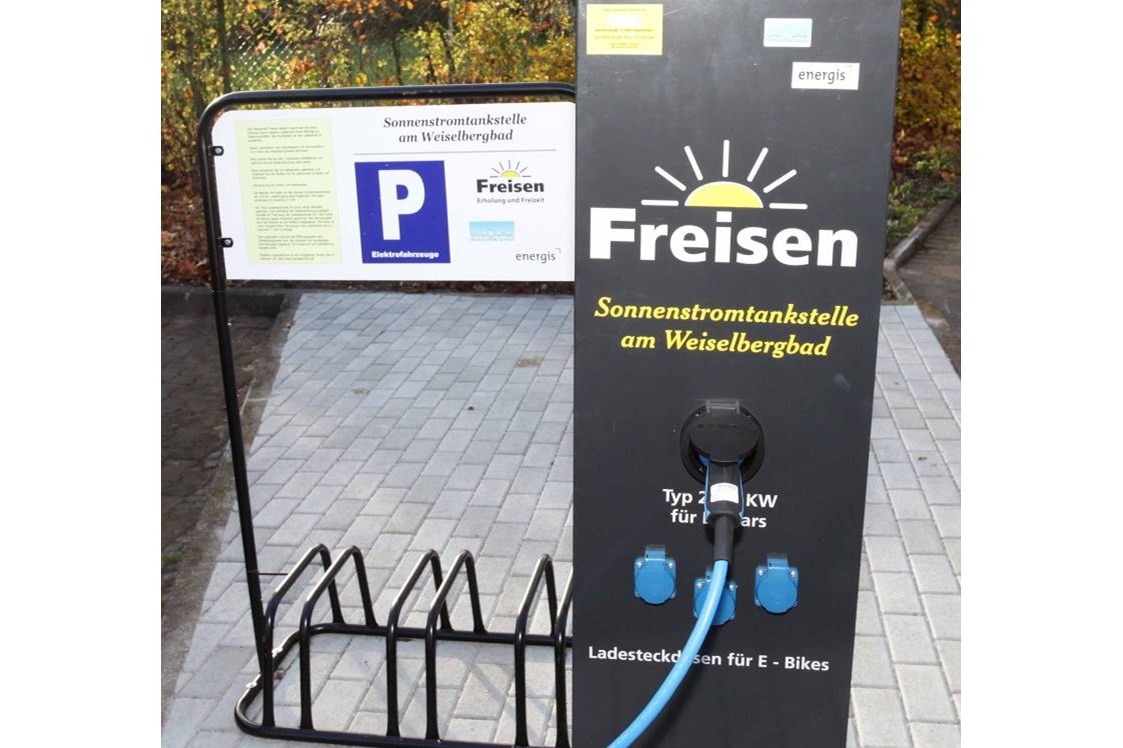 Wohnmobilstellplatz: Solarstromtankstelle am Weiselbergbad in Oberkirchen - Stellplatz am Weiselbergbad