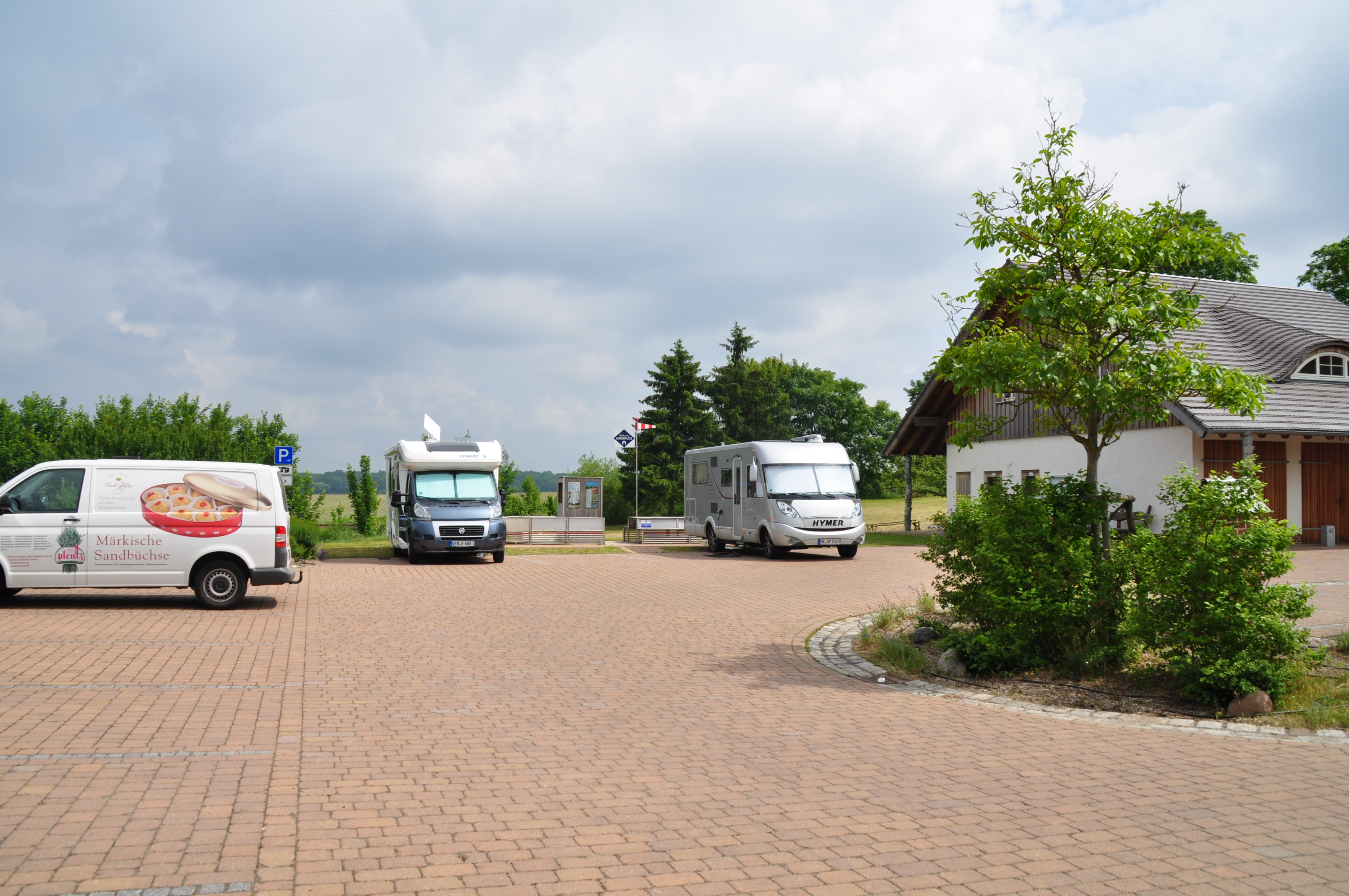 Reisemobilstellplatz - Brandenburg - Großzügiger Parkplatz der Bäckerei Plentz - Holzofenbäckerei Plentz