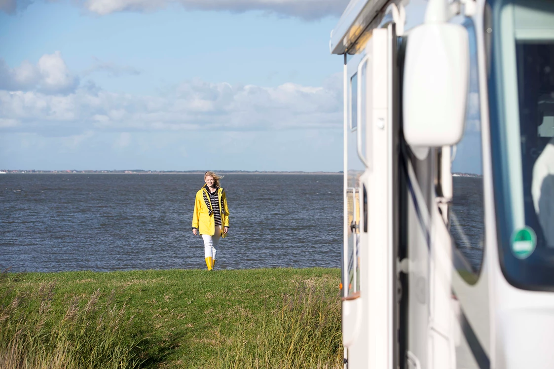 Wohnmobilstellplatz: Ein Spaziergang an der frischen Luft wird Ihnen bestimmt gut tun. - Wohnmobilstellplatz an der Nordsee (Neuharlingersiel)