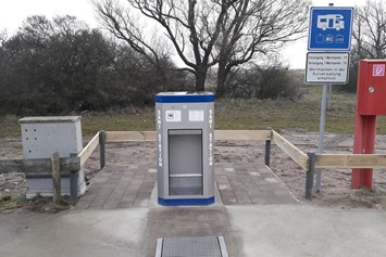 Wohnmobilstellplatz: Neue Sani-Station  münzbetrieben, Münzen erhältlich beim Kassierer - Stellplatz Sehlendorfer Strand