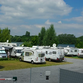 Wohnmobilstellplatz: Stellplatz am Lago Laprello