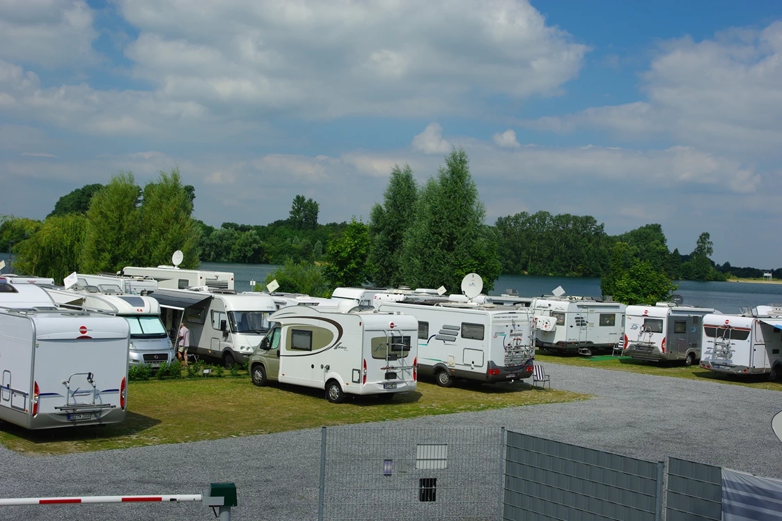 Wohnmobilstellplatz: Stellplatz am Lago Laprello