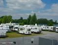 Wohnmobilstellplatz: Stellplatz am Lago Laprello