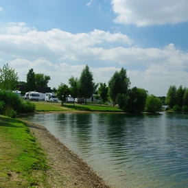 Wohnmobilstellplatz: Stellplatz am Lago Laprello