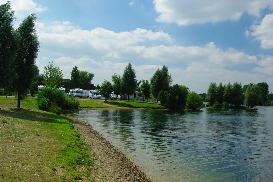 Wohnmobilstellplatz: Stellplatz am Lago Laprello