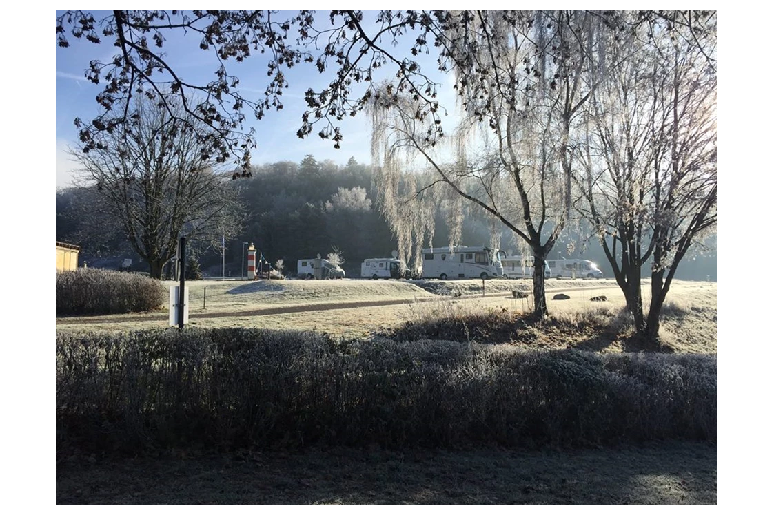 Wohnmobilstellplatz: Auch im Winter ist es wunderschön am Twistesee. Die Ruhe in der einmaligen Naturlandschaft genießen. - Reisemobilhafen Twistesee