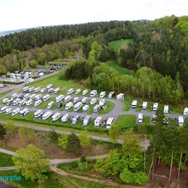 Wohnmobilstellplatz: Mitten in der Natur, direkt am See und doch nur 100 Meter vom Ort Entfernt! - Reisemobilhafen Twistesee