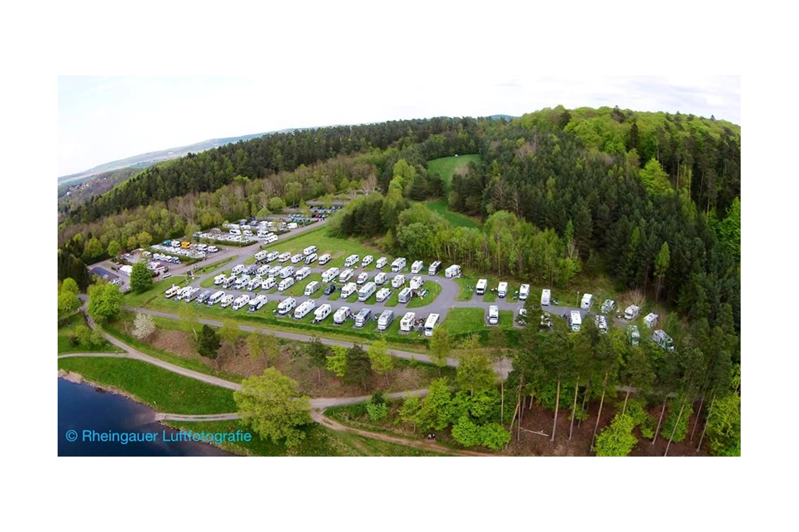 Wohnmobilstellplatz: Mitten in der Natur, direkt am See und doch nur 100 Meter vom Ort Entfernt! - Reisemobilhafen Twistesee