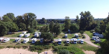 Reisemobilstellplatz - Art des Stellplatz: Sportstätte - Deutschland - Wohnmobilpark Camping Stover Strand bei Hamburg an der Elbe 