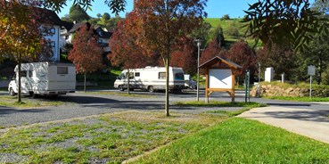 Reisemobilstellplatz - Wohnwagen erlaubt - Rothenbuch - Beschreibungstext für das Bild - Parkplatz Hofwiese