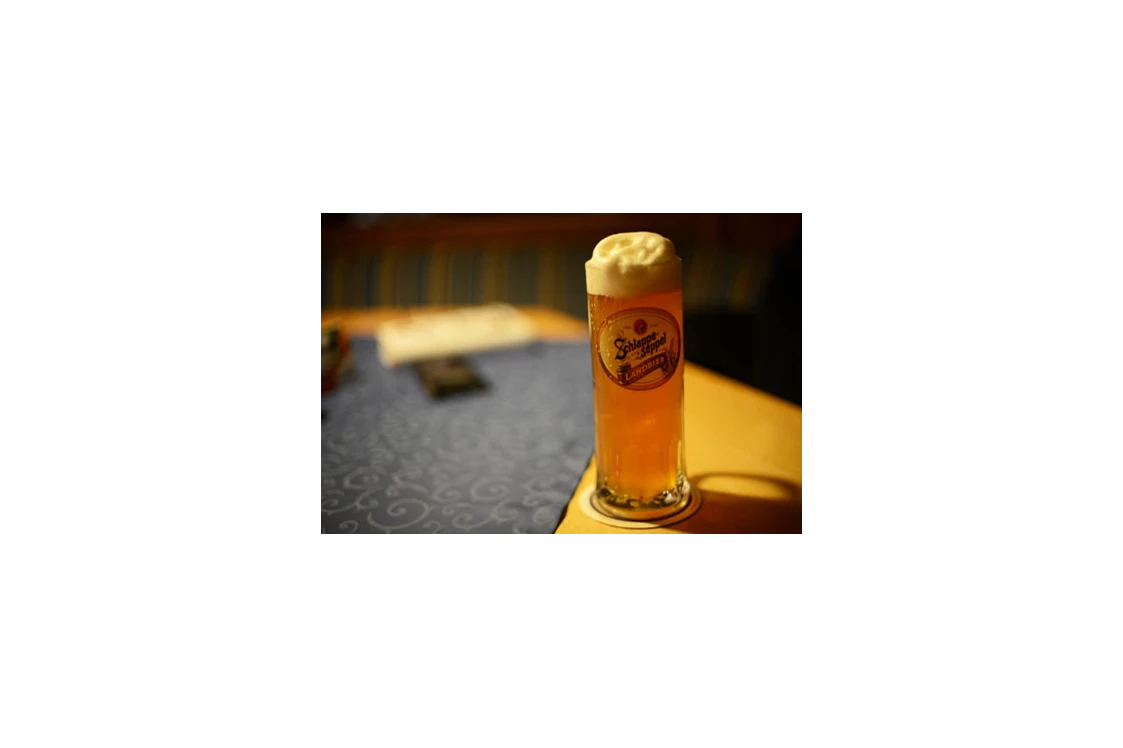 Wohnmobilstellplatz: Das Bier liefert die Schlappeseppel bzw. Eder-Familien-Brauerei Aschaffenburg! - Hotel & Wirtshaus Sauer
