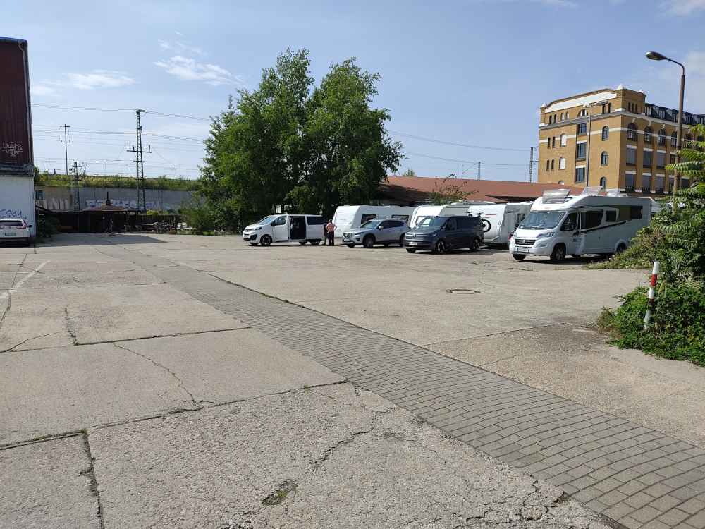 Wohnmobilstellplatz: 2. Stellfläche für Wohnwagengespanne - Wohnmobilstellplatz Leipzig Zentrum und Zoo