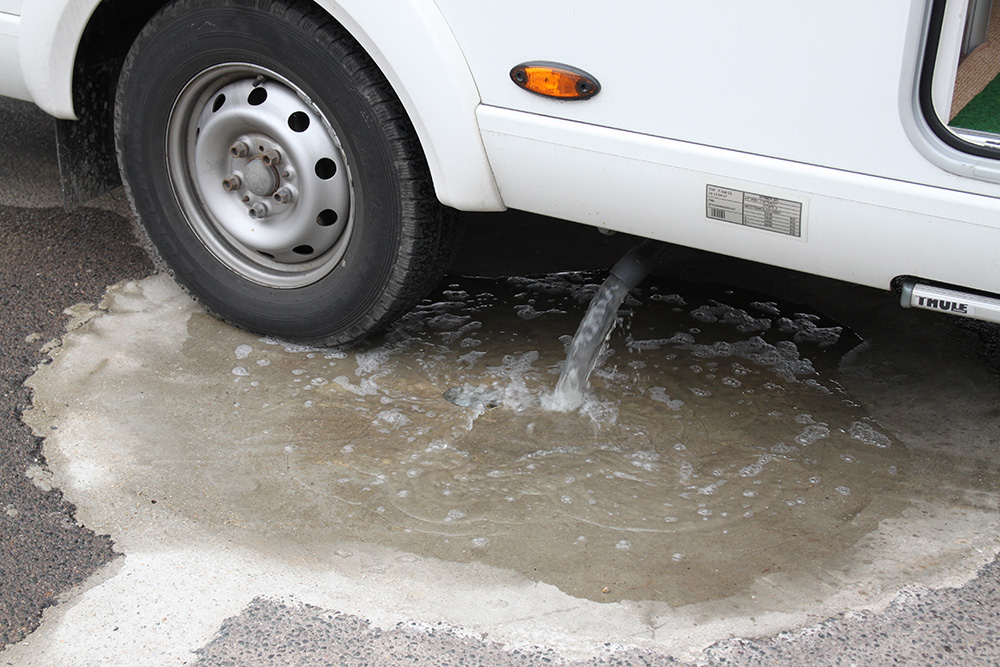 Wohnmobilstellplatz: Bequem Grauwasser über den eingerichteten Bodenablass entsorgen. - Wohnmobilstellplatz Leipzig Zentrum und Zoo
