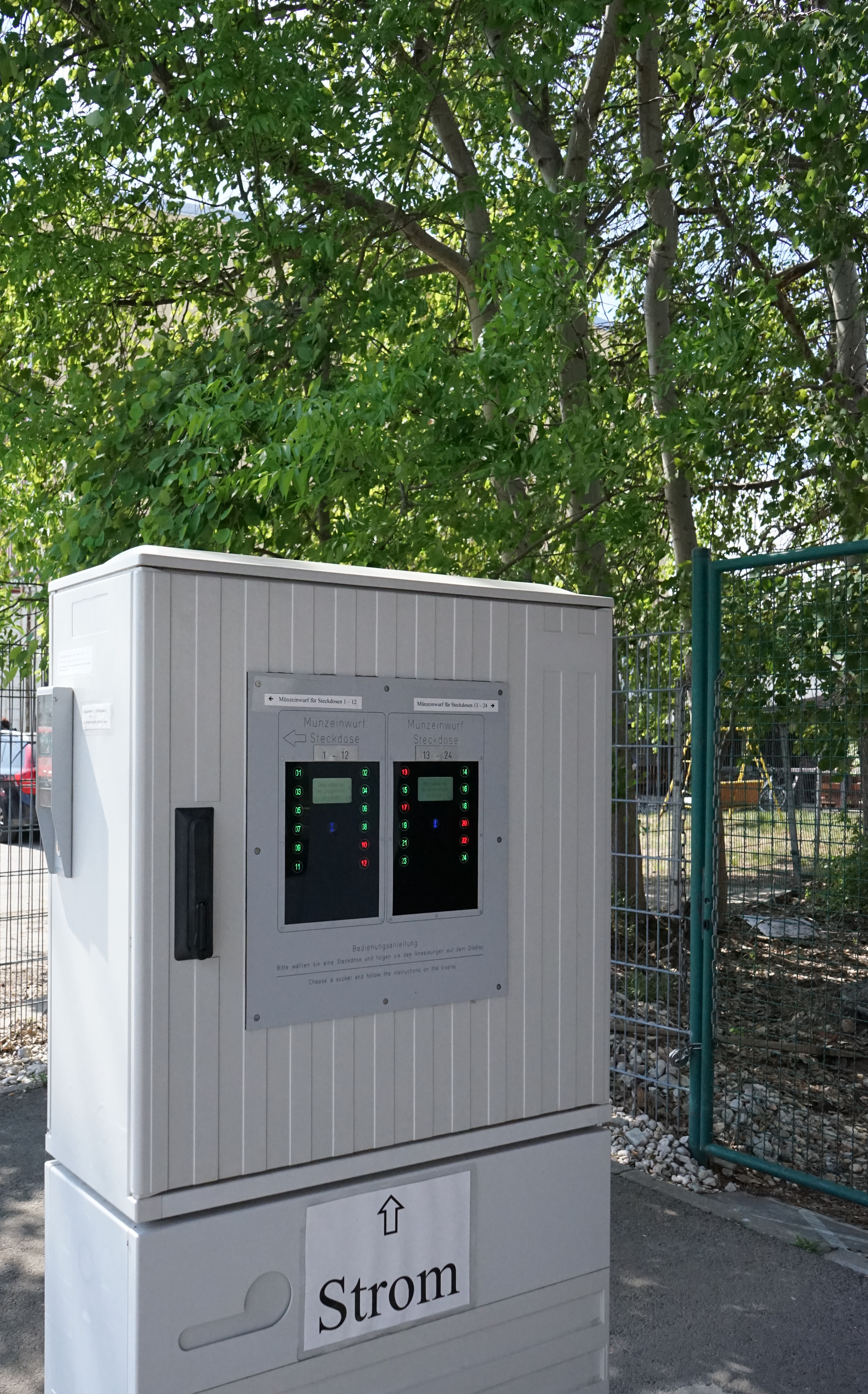 Wohnmobilstellplatz: Professioneller Stromverteilerkasten für 24 Steckdosen. - Wohnmobilstellplatz Leipzig Zentrum und Zoo