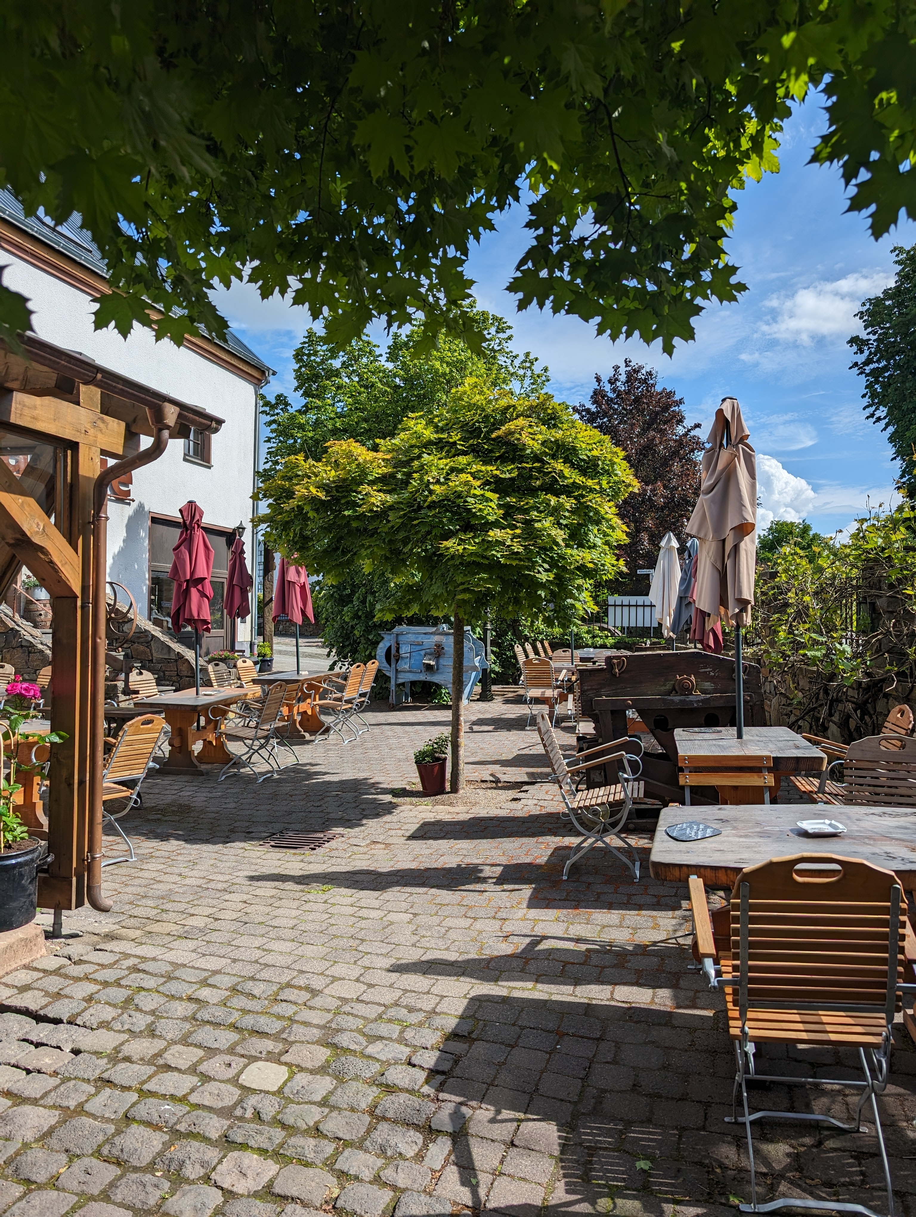 Reisemobilstellplatz: Biergarten Wirtshaus "Zum Sägewerk" - Historische Wassermühle in Birgel