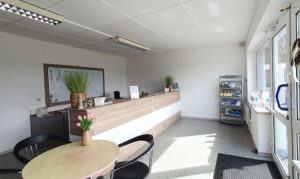 Wohnmobilstellplatz: Hafenbüro mit Check-In - Stellplatz Marina Fürstenberg