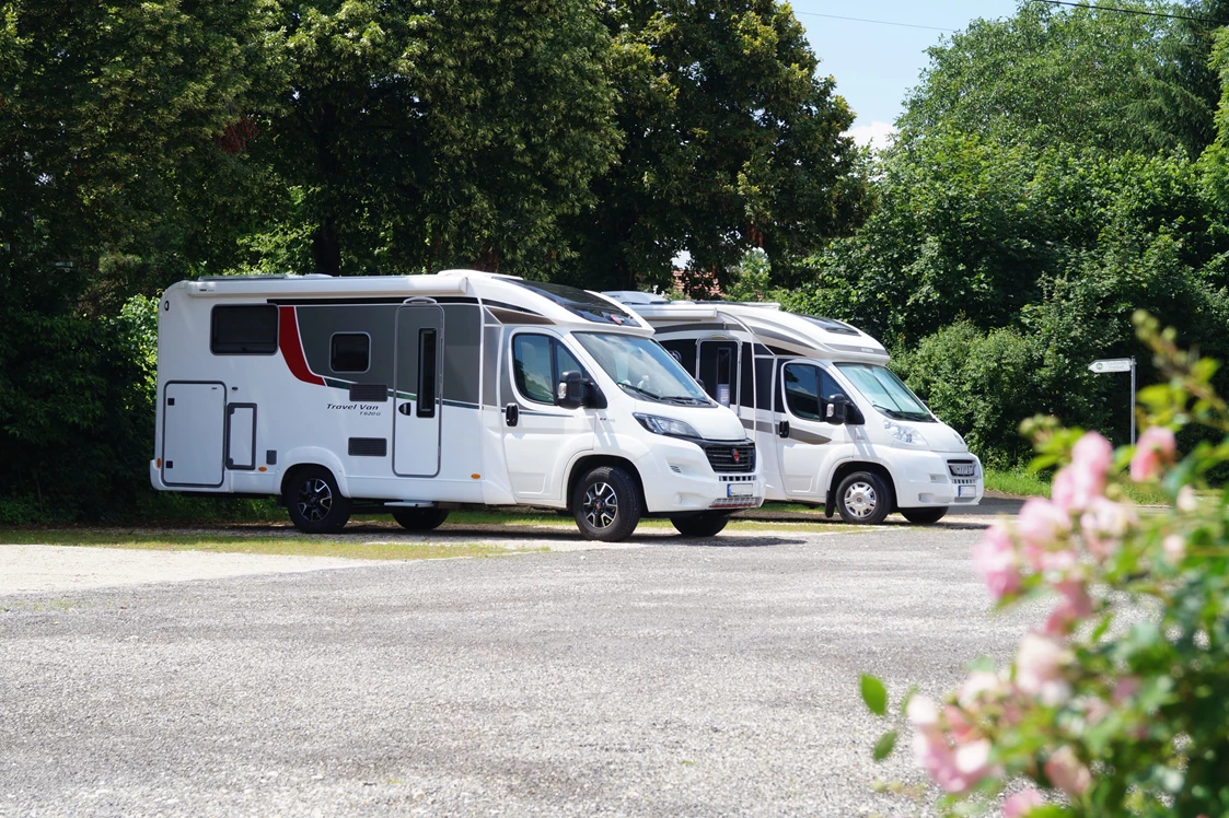 Reisemobilstellplatz: Unmittelbar am Neckar gelegener Stellplatz - Reisemobilstellplatz Nürtingen