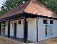 Wohnmobilstellplatz: Toiletten werden offensichtlich dreimal täglich professionell gereinigt!! - P2 an der Nördlinger Straße