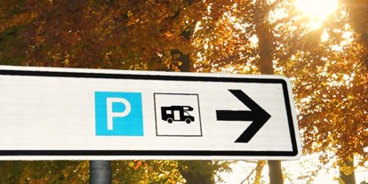 Reisemobilstellplatz - Art des Stellplatz: ausgewiesener Parkplatz - Münchner Umland - Wohnmobilstellplatz Stadt Dachau  - Dachau Obere Moosschwaigestraße P5