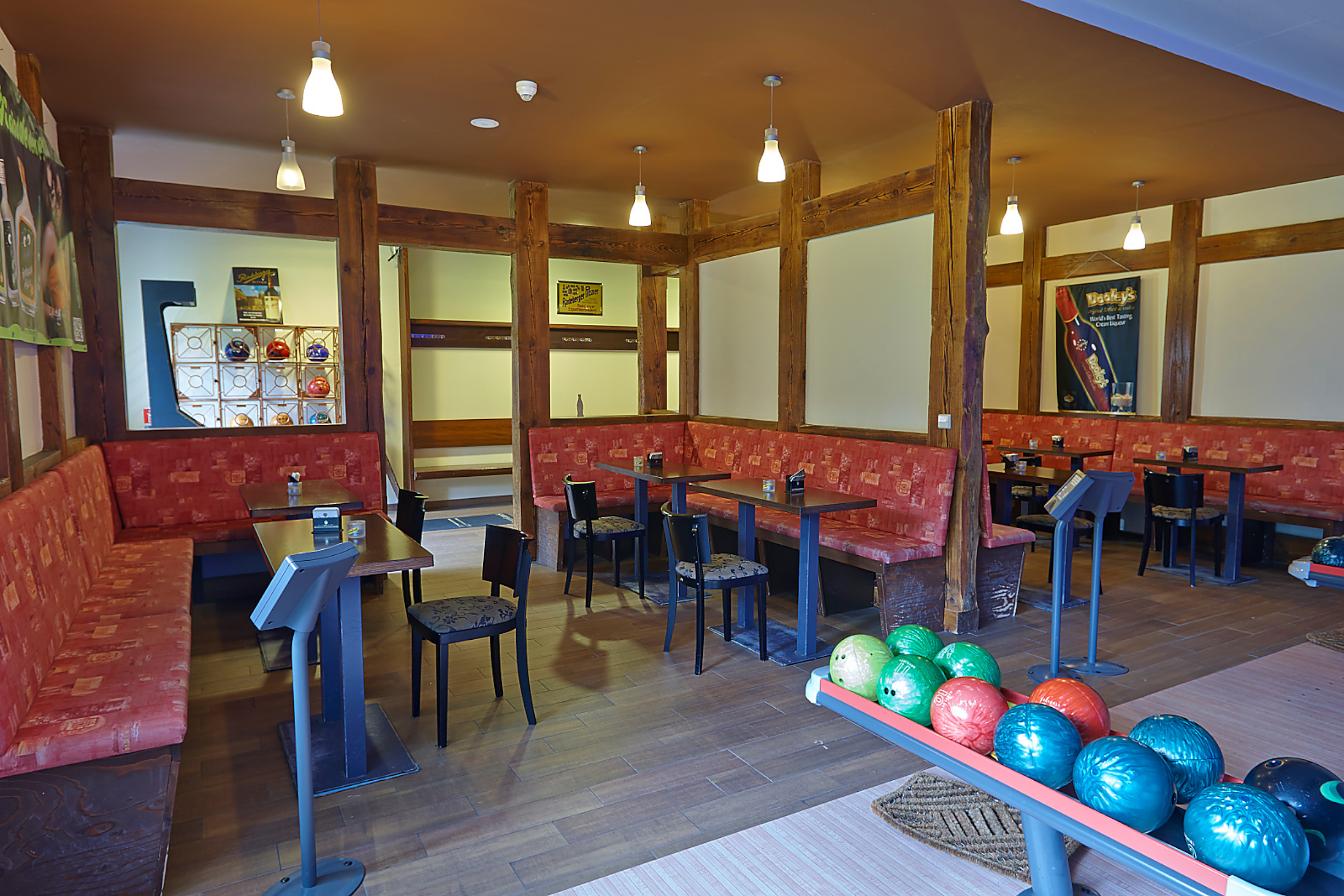 Wohnmobilstellplatz: Bowlingbahn - Wohnmobilstellplatz - La Porte Bertingen