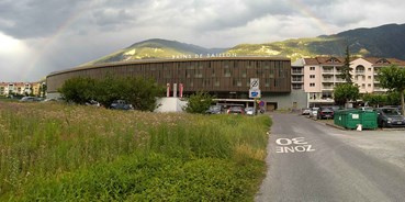Reisemobilstellplatz - Hallenbad - Schweiz - Parking Bains de Saillon