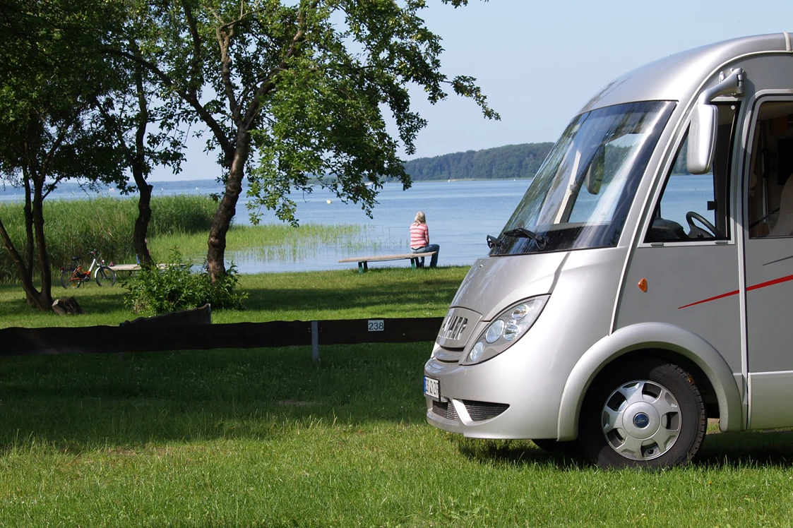 Wohnmobilstellplatz: Der Plauer See, der großen und kleinen Badespaß verspricht. - Wohnmobilpark Naturcamping Malchow am Plauer See