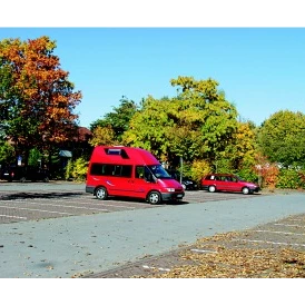Wohnmobilstellplatz: Parkplatz am Frei- und Hallenbad