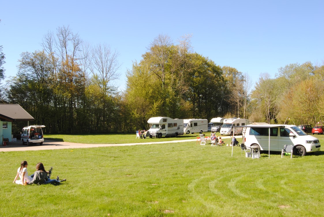 Wohnmobilstellplatz: Camping "Les Grottes"  ***Swisscamp. Location bungalows, Swiss-Yourtes, Mobil-Home. Visite des Grottes et du Préhisto-Parc de Réclère. - Camping "Les Grottes"