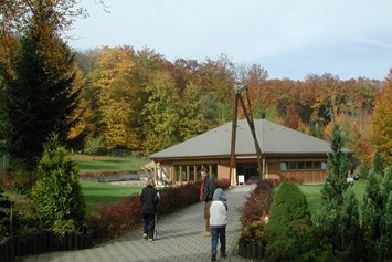 Wohnmobilstellplatz: Centre accueil "Les Grottes" - Camping "Les Grottes"