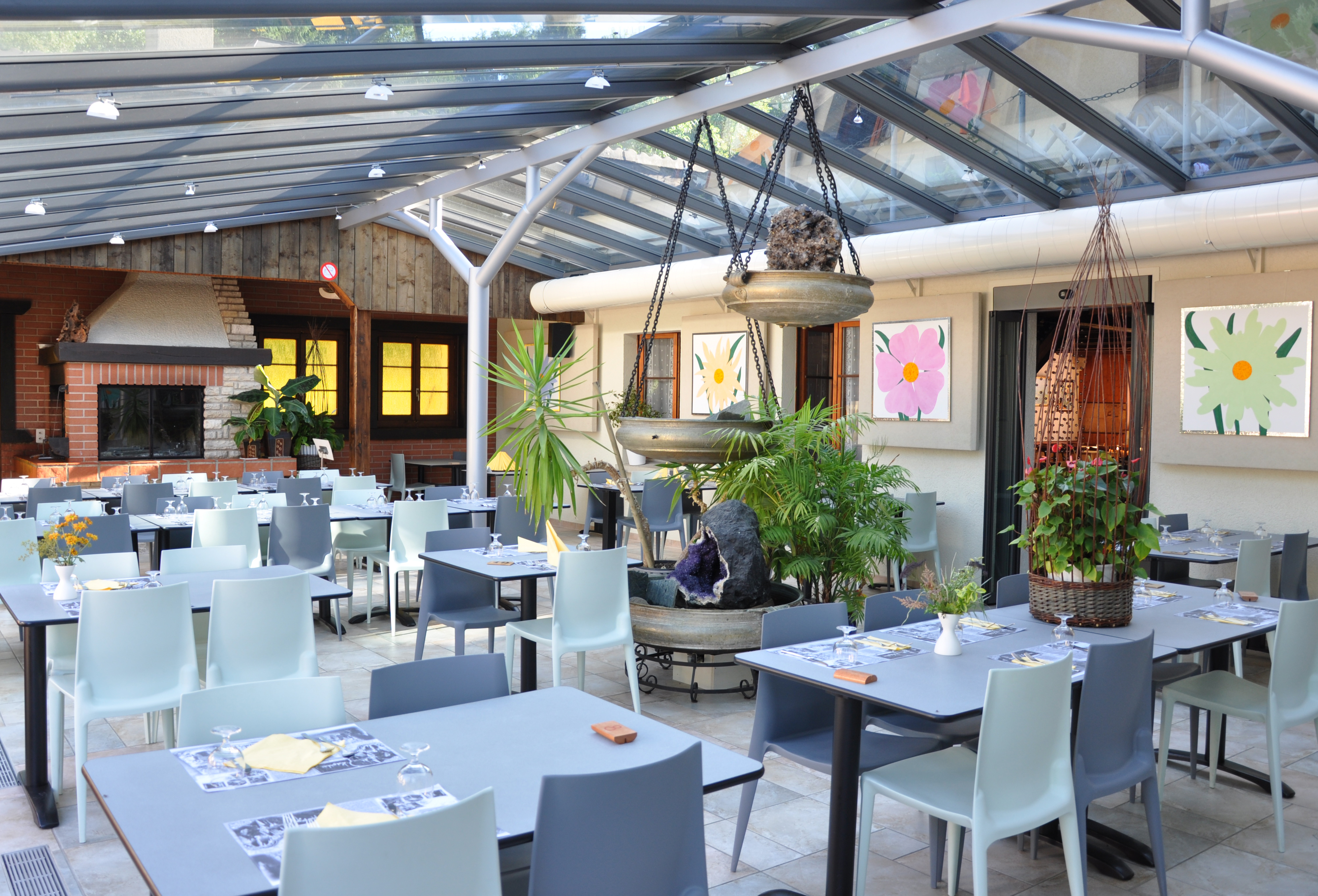 Reisemobilstellplatz: Véranda du restaurant "Les Grottes" - Campingplatz "Les Grottes"