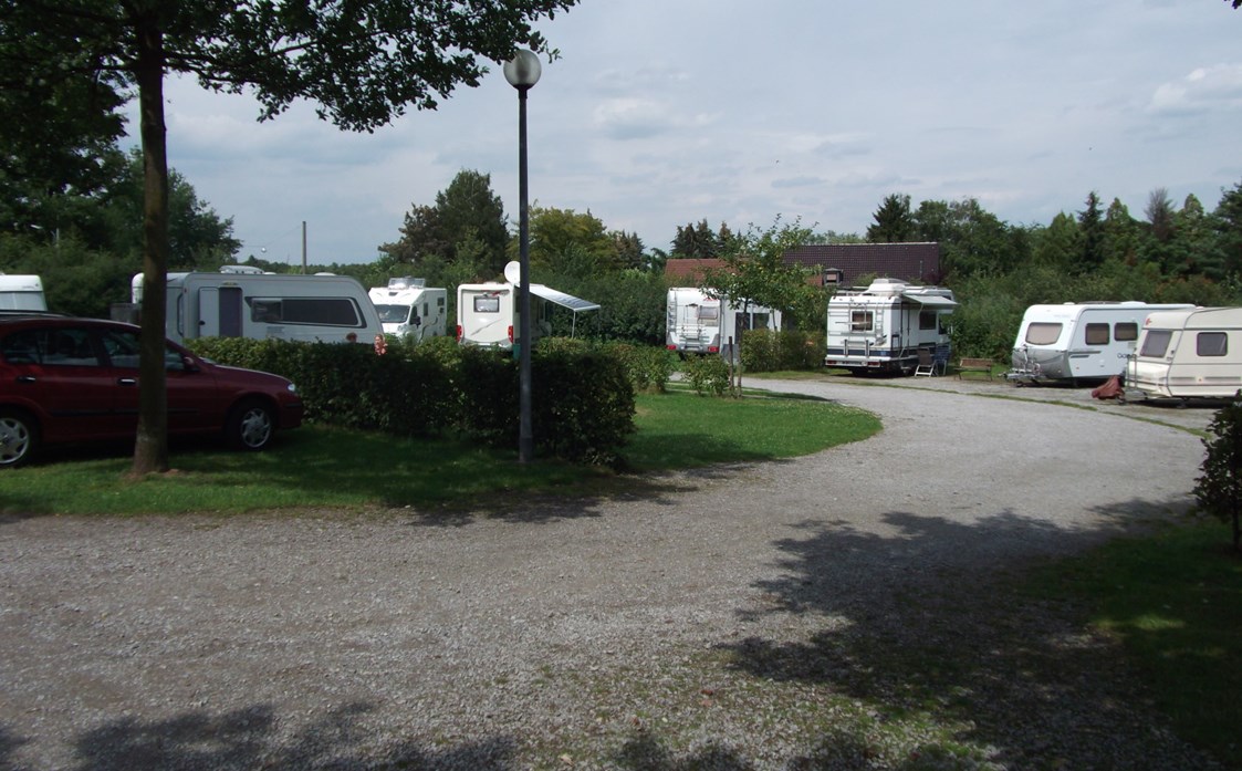 Wohnmobilstellplatz: "Rondell" vor der Schranke - Stellplatz am Haard-Camping