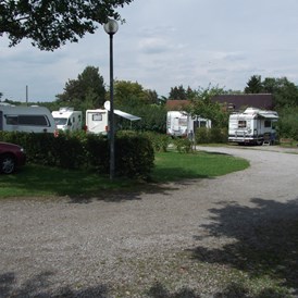 Wohnmobilstellplatz: "Rondell" vor der Schranke - Stellplatz am Haard-Camping