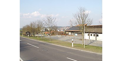 Reisemobilstellplatz - Umgebungsschwerpunkt: am Land - Friedenfels - Parkplatz am Freibad Windischeschenbach