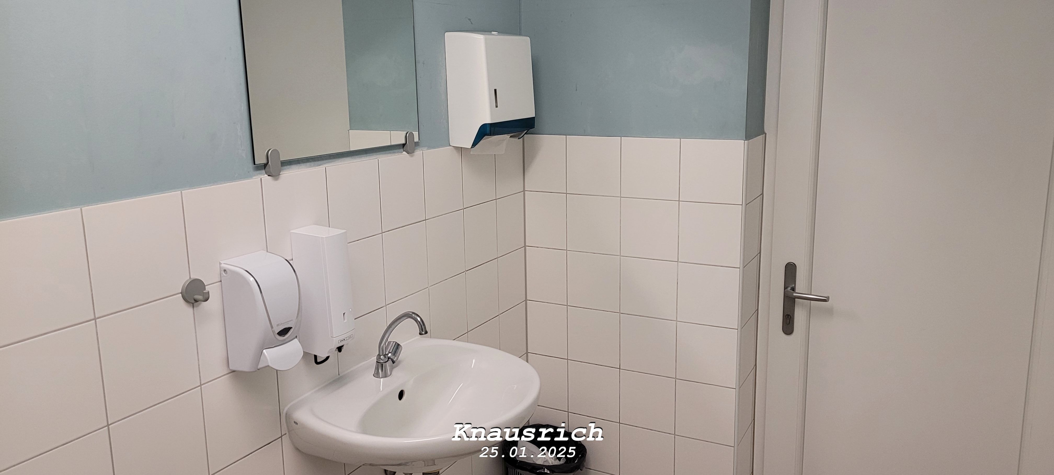Reisemobilstellplatz: Toiletten von Innen - Wohnmobilstellplatz am Papiermühlweg
