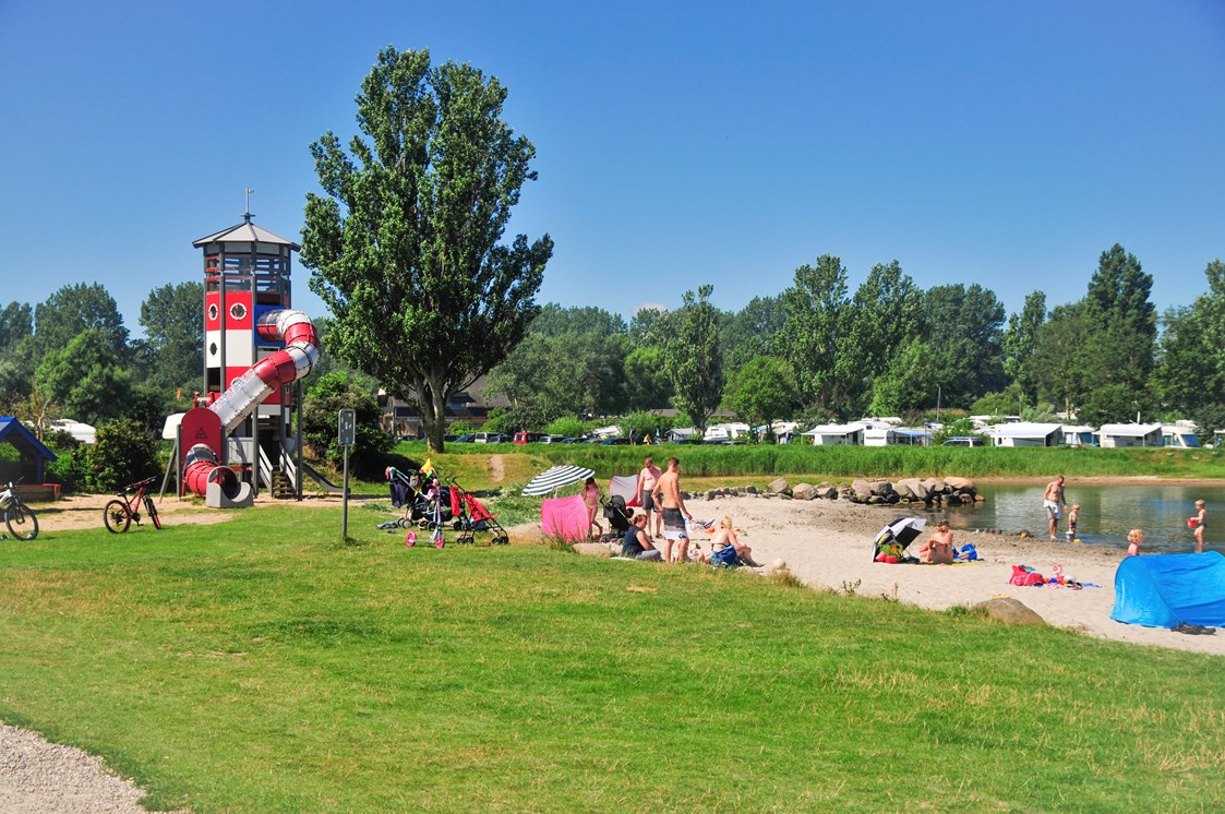 Wohnmobilstellplatz: Strand am Spielplatz - Wohnmobilpark Wulfener Hals