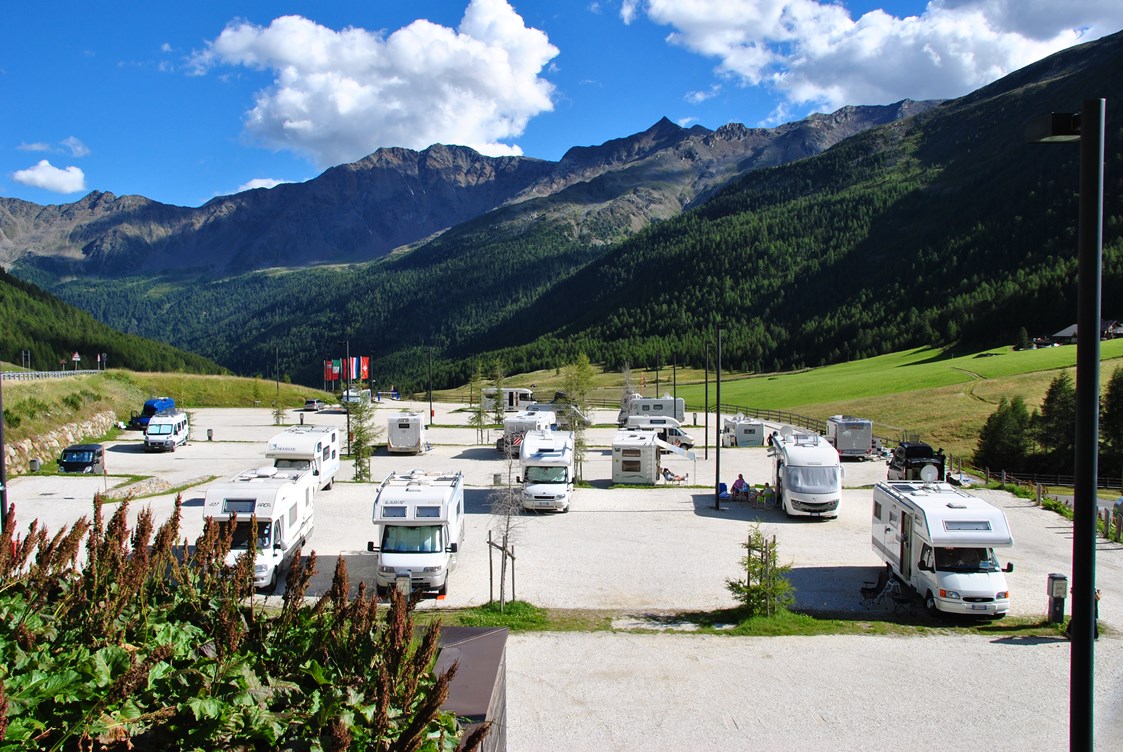 Wohnmobilstellplatz: Direkt vom Caravanpark Schnals startet man zu Wanderungen auf Almen und Gipfel in den Ötztaler Alpen. - Caravanpark Schnals - Senales