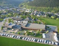 Wohnmobilstellplatz: Wohnmobilpark Willingen mit Mountainbike-Parcours, Eislaufhalle, Tourist-Info und Lagunenbad. - Wohnmobilpark Willingen