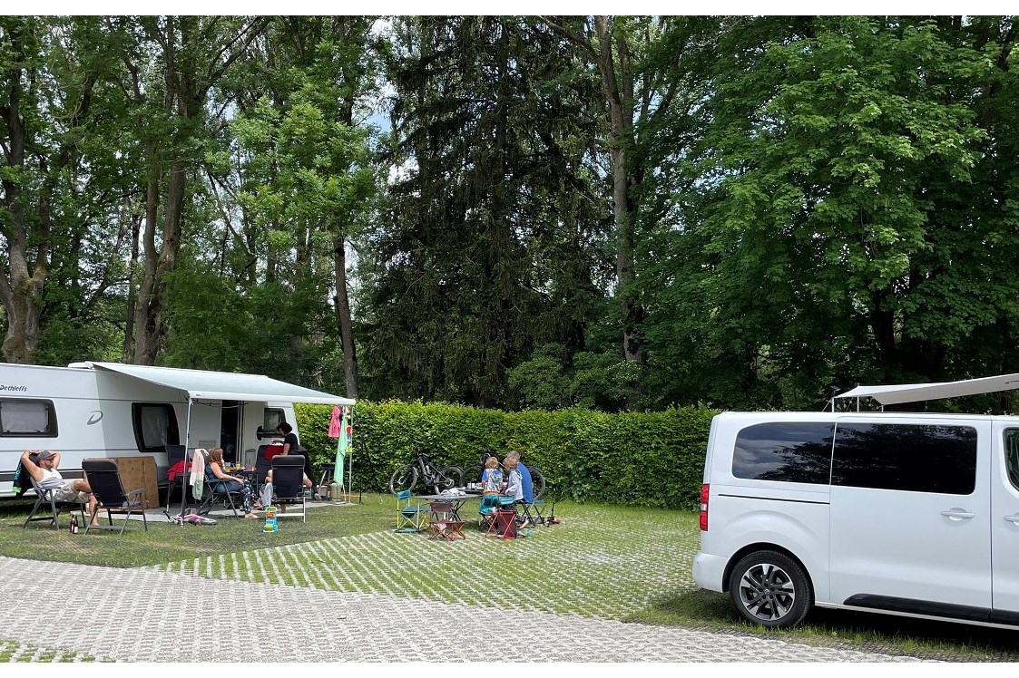 Wohnmobilstellplatz: Deluxe - Park Camping Iller