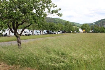 Wohnmobilstellplatz: Wohnmobilplatz am Ortseingang von Veldenz - Wohnmobilplatz Veldenz