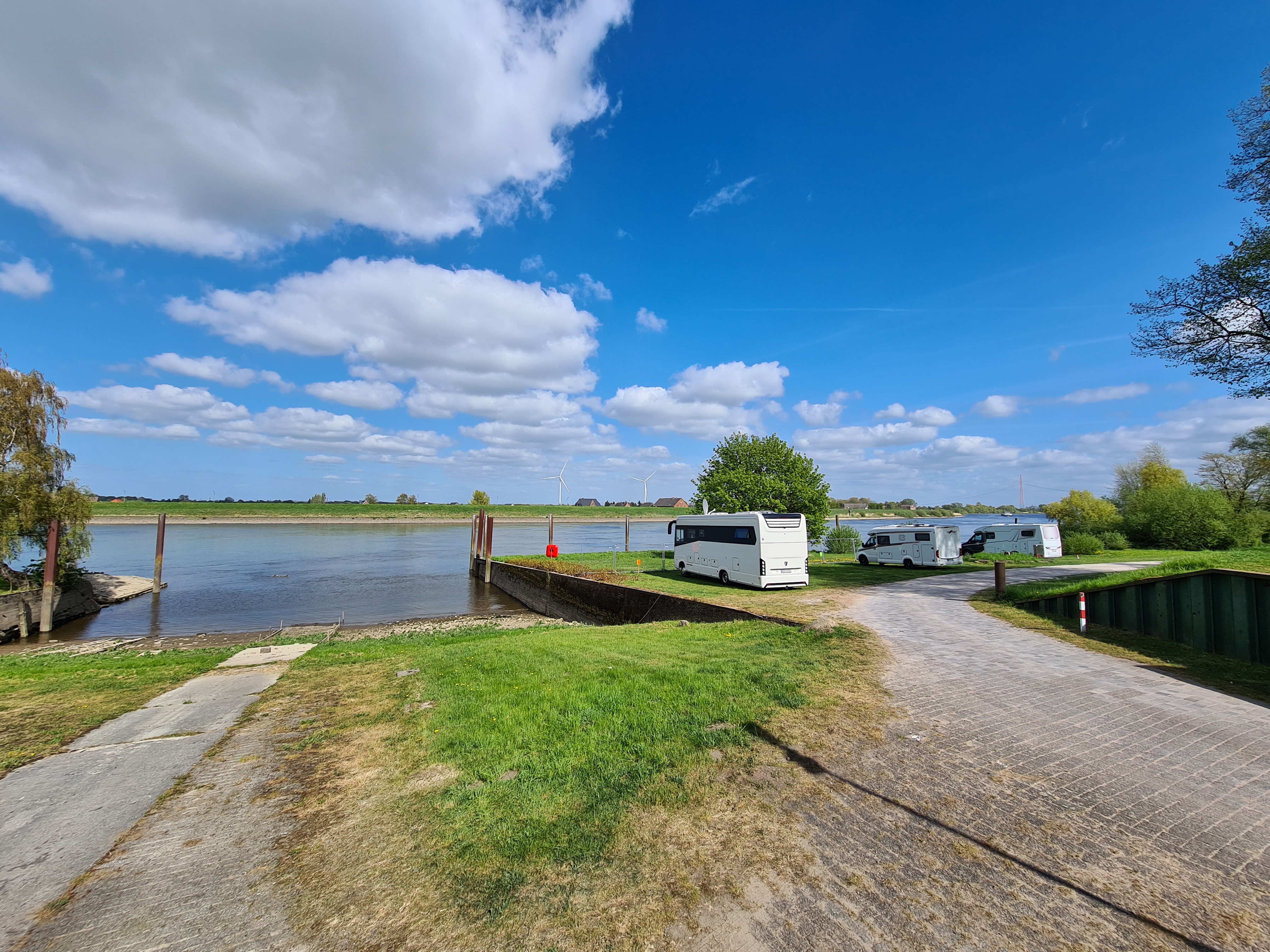 Reisemobilstellplatz - Seevetal - Stellplatz Norderelbe Wiese  - Elbepark Bunthaus - Der Wohnmobilhafen in Hamburg