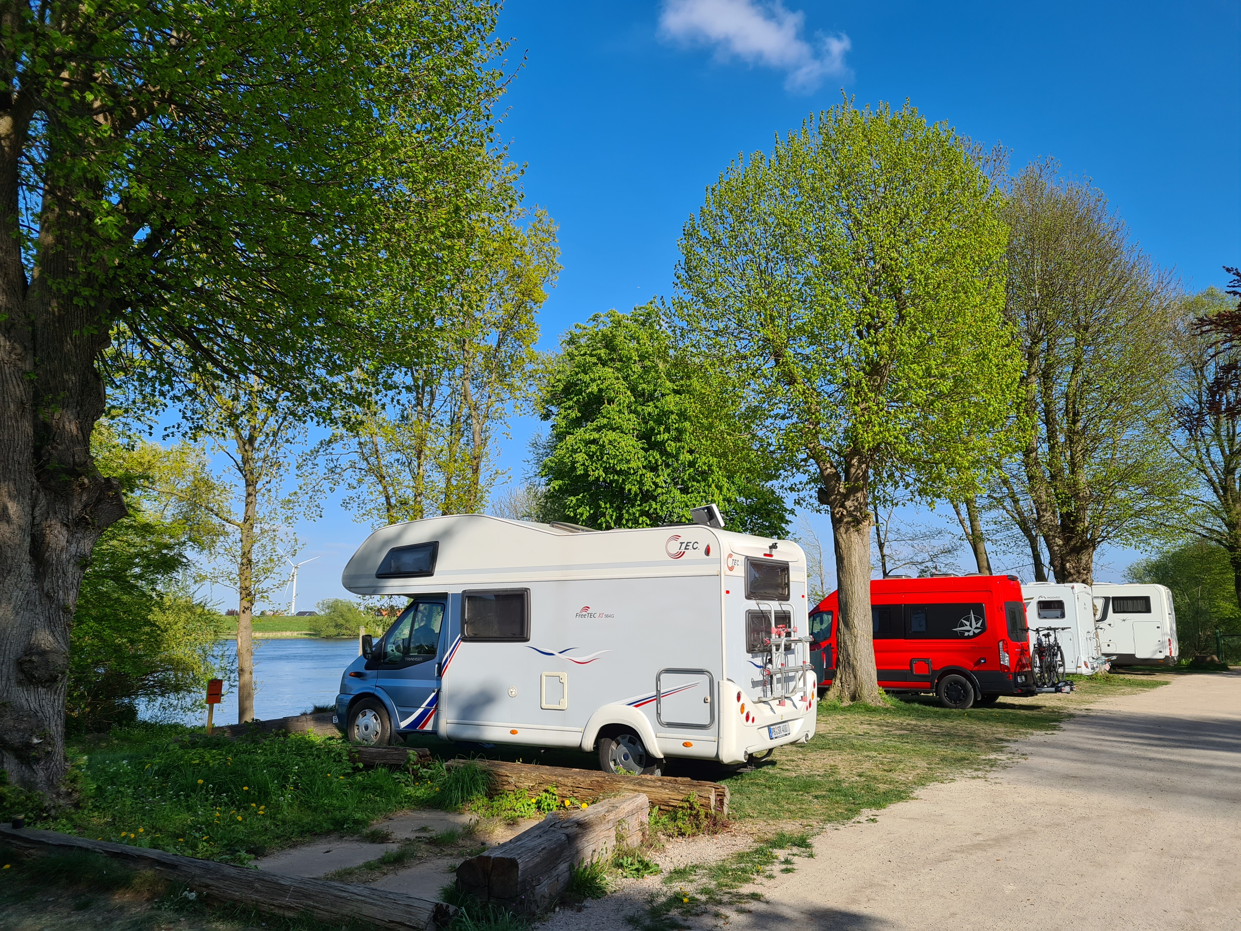 Reisemobilstellplatz - Seevetal - Stellplatz Norderelbe 1. Reihe - Elbepark Bunthaus - Der Wohnmobilhafen in Hamburg