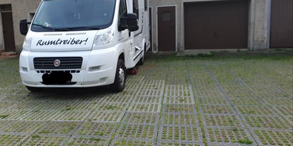 Motorhome parking space - Hunde erlaubt: Hunde erlaubt - Jessern - 2 Stück Stellplätze auf dem Bauernhof  - Wohnmobil- und Wohnwagenstellplatz