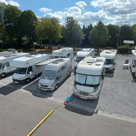 Wohnmobilstellplatz: Für Gruppenreisen kann auch der Parkplatz reserviert werden. - Wohnmobilhafen Brilon