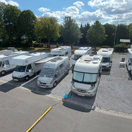 Wohnmobilstellplatz: Für Gruppenreisen kann auch der Parkplatz reserviert werden. - Wohnmobilhafen Brilon