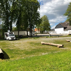 Wohnmobilstellplatz: Blick auf historisches Schützenhalle - Wohnmobilhafen Brilon